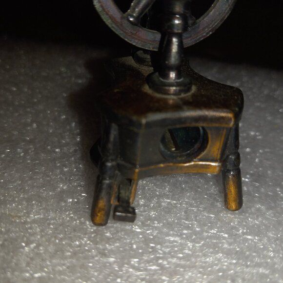 Miniature Mini Spinning Wheel Vintage Pencil Sharpener Die Cast - Picture 5 of 6